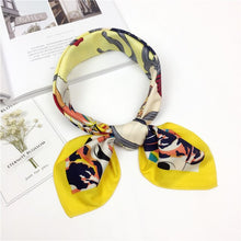 Load image into Gallery viewer, Flower Prints Silk Foulard