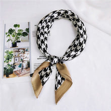 Load image into Gallery viewer, Striped  Print Silk Foulard