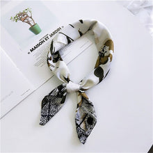 Load image into Gallery viewer, pink butterfly printed foulard