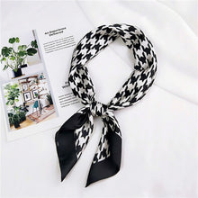 Load image into Gallery viewer, pink butterfly printed foulard